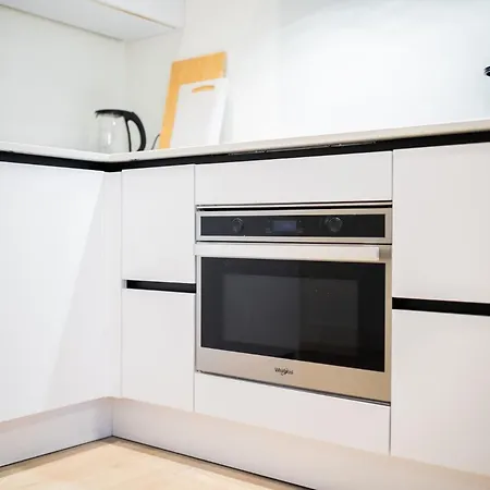 Lavish 1 Bedroom 50m2 -ss177l- * Rotterdam